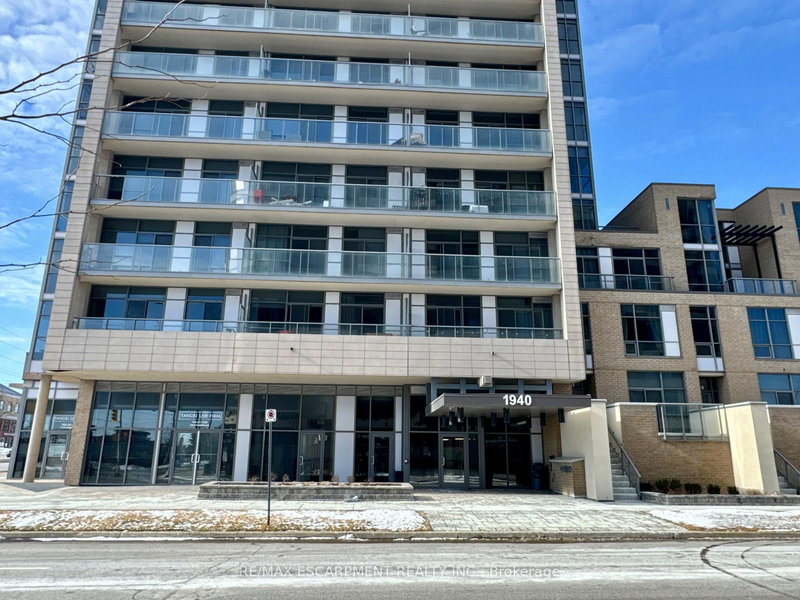 809 - 1940 Ironstone Dr, Burlington, L7L 0E4 | Image 2