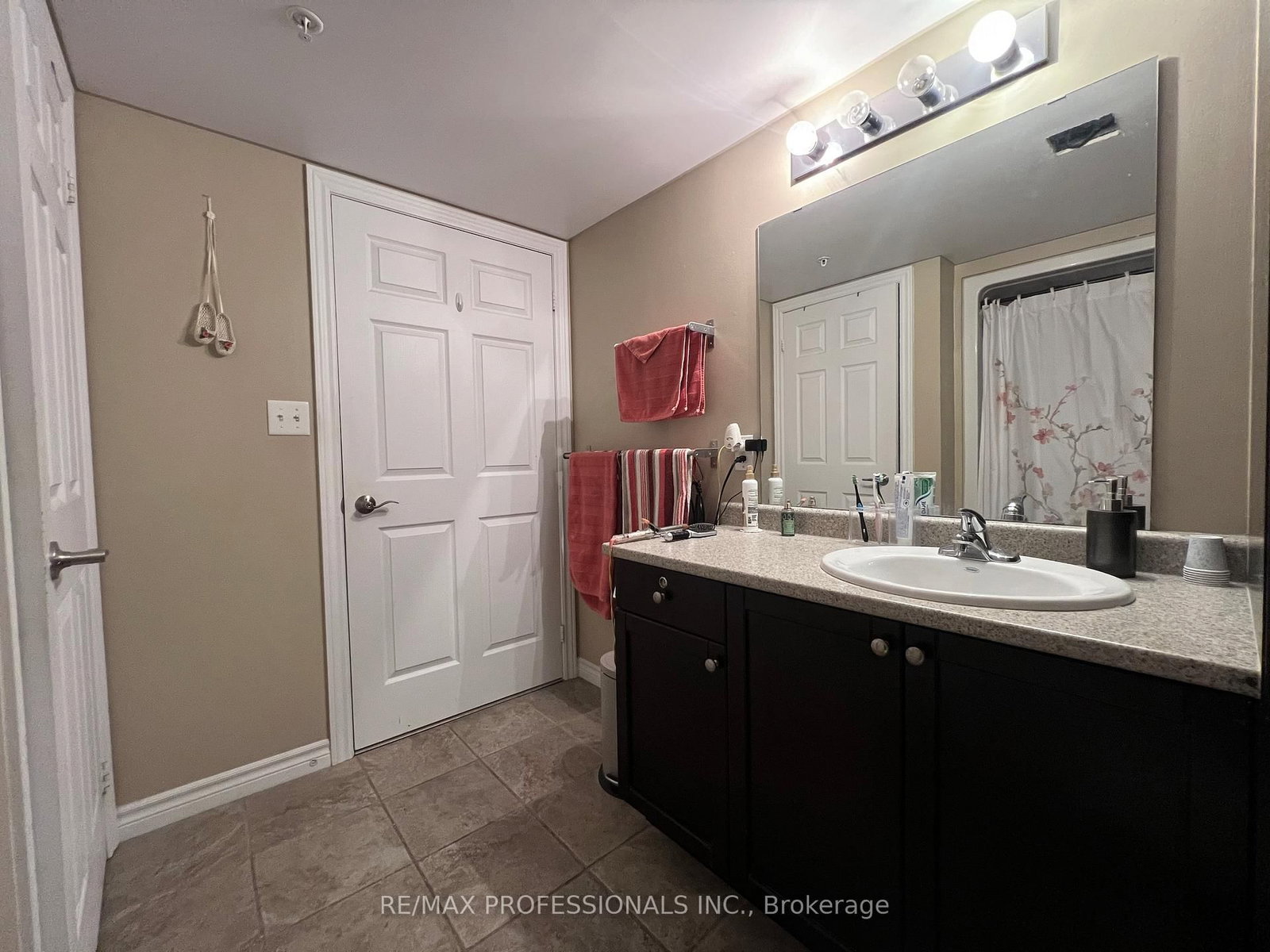 Condo for sale at 107-1390 Main Street, Milton, Ontario, L9T 7S9 - Dempsey - MLS: W12856964