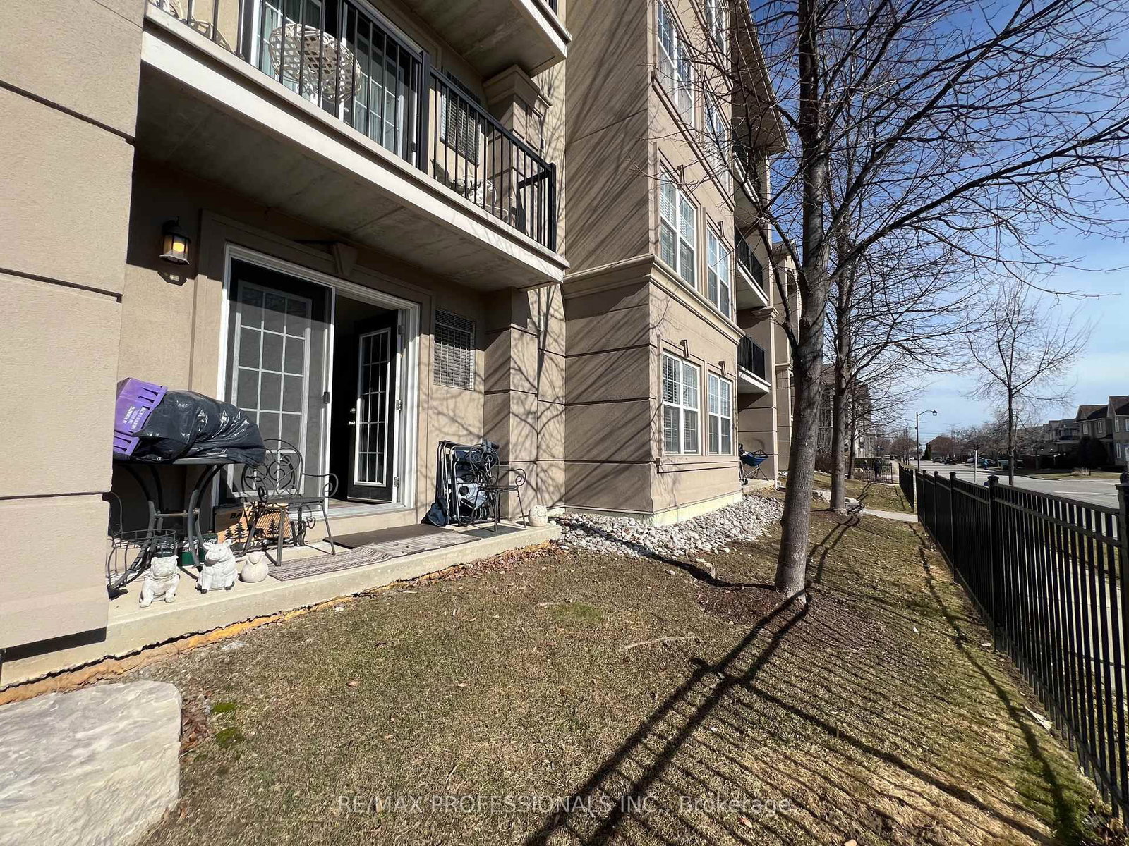 Condo for sale at 107-1390 Main Street, Milton, Ontario, L9T 7S9 - Dempsey - MLS: W12856964