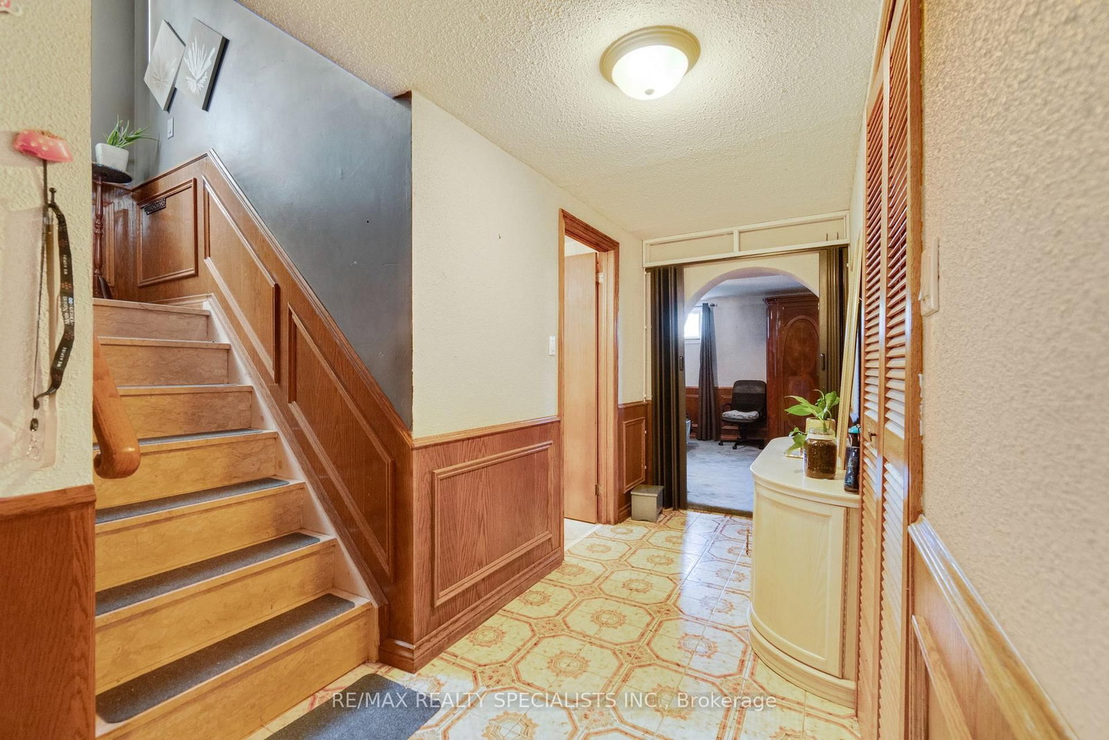 Detached House for sale at 8 Malcolm Crescent, Brampton, Ontario, L6S 3C8 - Central Park - MLS: W12856968