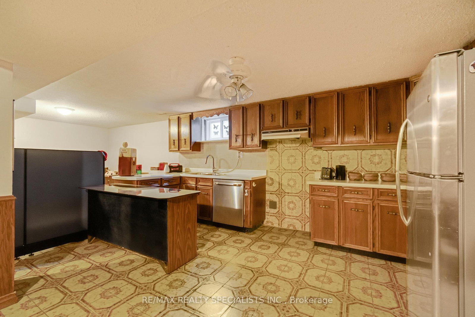 Detached House for sale at 8 Malcolm Crescent, Brampton, Ontario, L6S 3C8 - Central Park - MLS: W12856968