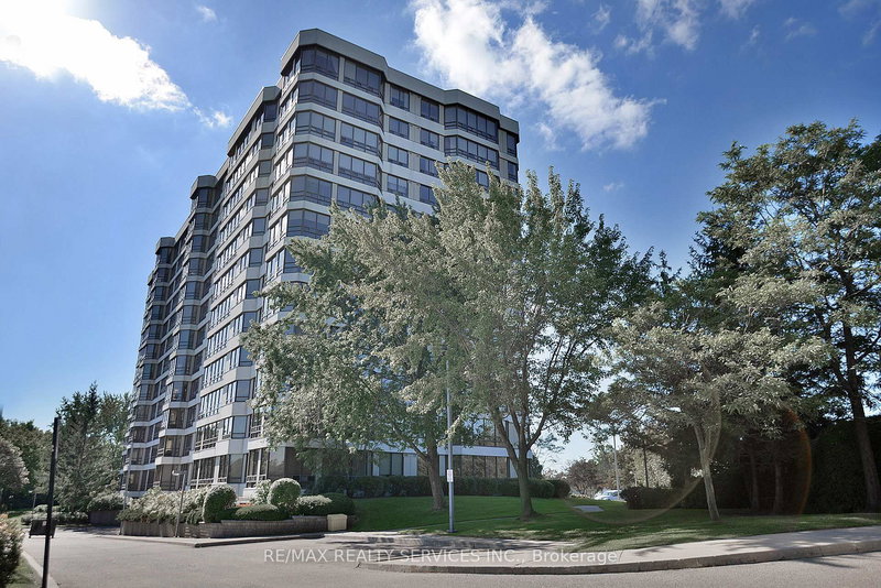 402 - 330 Mill St S, Brampton, L6Y 3V3 | Image 2