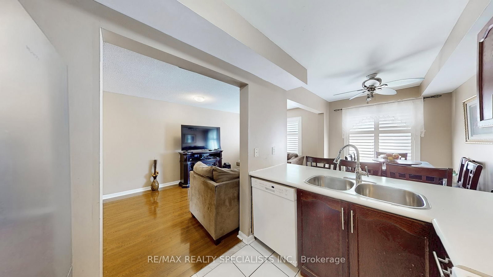 Townhouse for sale at 19-2 Clay Brick Court, Brampton, Ontario, L6V 4M7 - Brampton North - MLS: W12857696