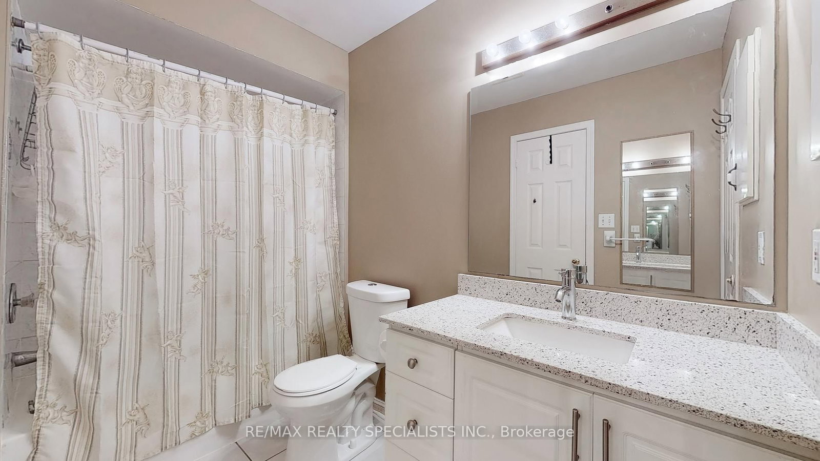 Townhouse for sale at 19-2 Clay Brick Court, Brampton, Ontario, L6V 4M7 - Brampton North - MLS: W12857696