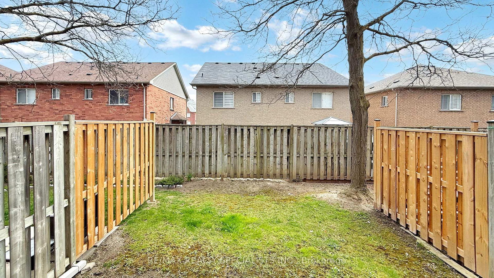 Townhouse for sale at 19-2 Clay Brick Court, Brampton, Ontario, L6V 4M7 - Brampton North - MLS: W12857696