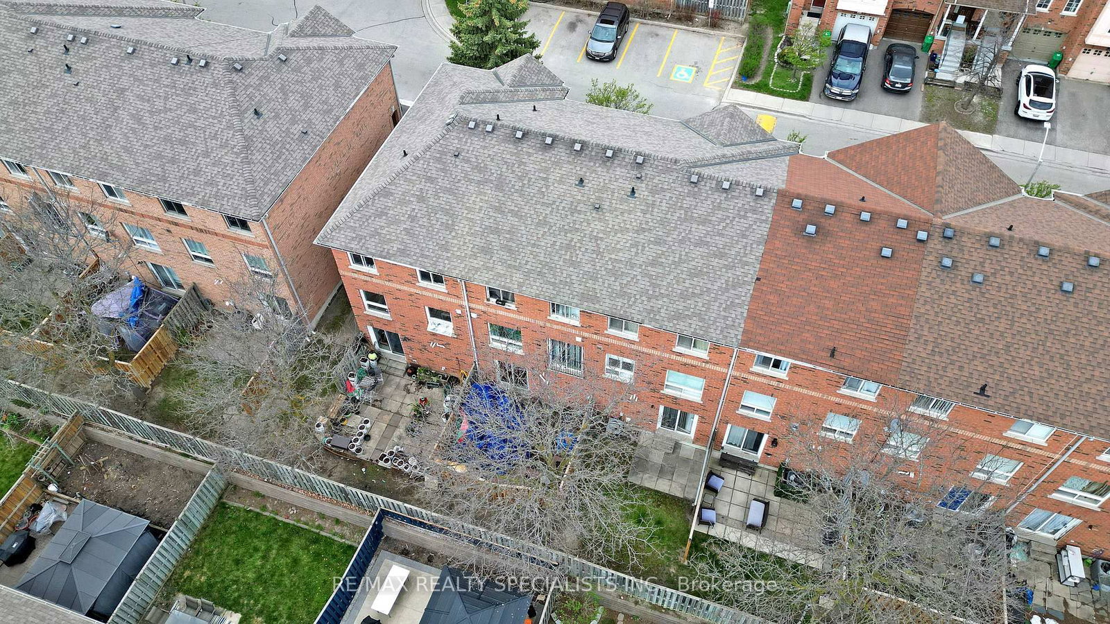 Townhouse for sale at 19-2 Clay Brick Court, Brampton, Ontario, L6V 4M7 - Brampton North - MLS: W12857696