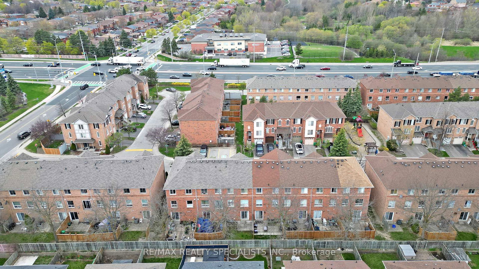 Townhouse for sale at 19-2 Clay Brick Court, Brampton, Ontario, L6V 4M7 - Brampton North - MLS: W12857696