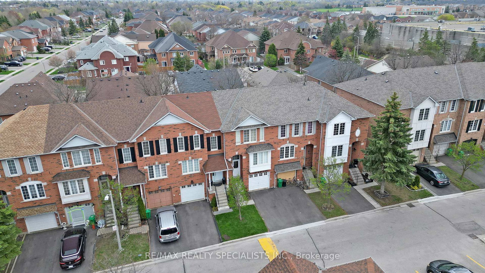 Townhouse for sale at 19-2 Clay Brick Court, Brampton, Ontario, L6V 4M7 - Brampton North - MLS: W12857696