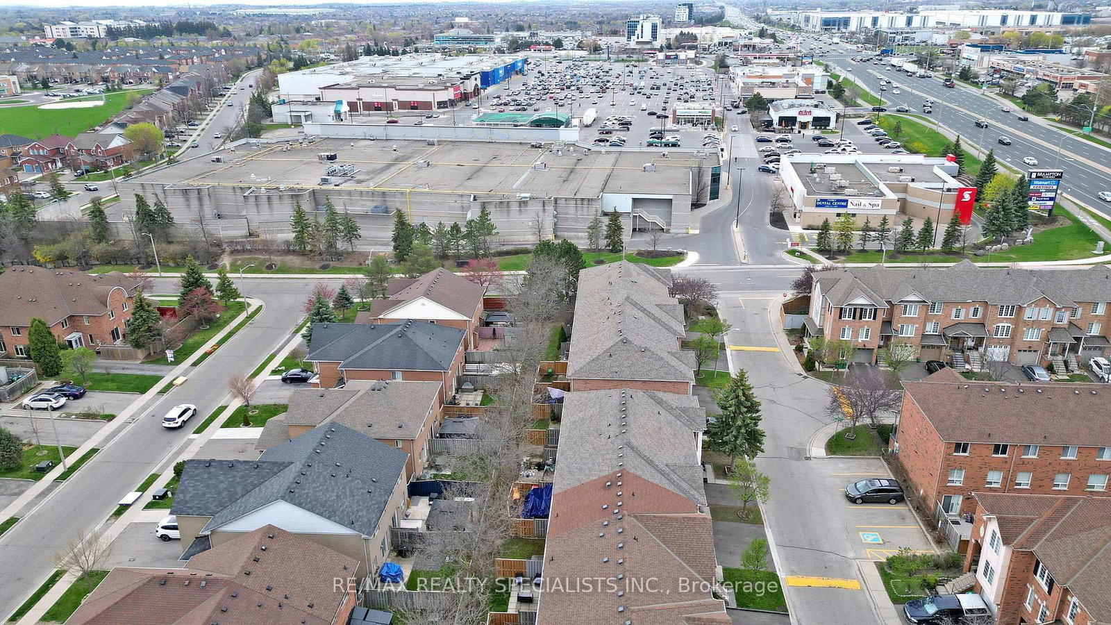 Townhouse for sale at 19-2 Clay Brick Court, Brampton, Ontario, L6V 4M7 - Brampton North - MLS: W12857696