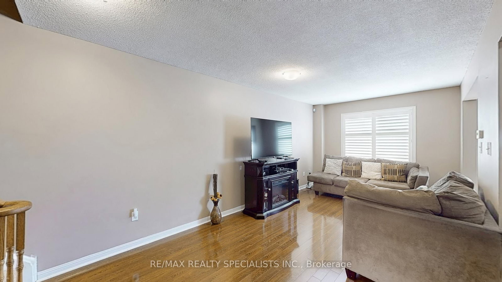 Townhouse for sale at 19-2 Clay Brick Court, Brampton, Ontario, L6V 4M7 - Brampton North - MLS: W12857696