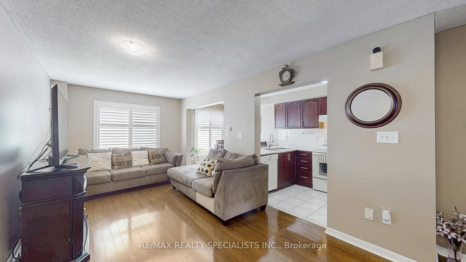 Townhouse for sale at 19-2 Clay Brick Court, Brampton, Ontario, L6V 4M7 - Brampton North - MLS: W12857696