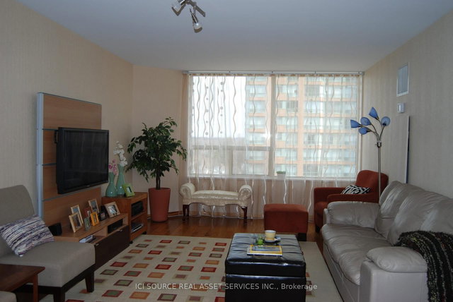 905 - 1270 Maple Crossing Boulevard