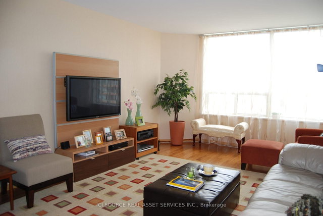 905 - 1270 Maple Crossing Boulevard