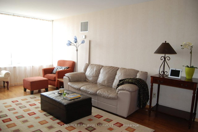 905 - 1270 Maple Crossing Boulevard