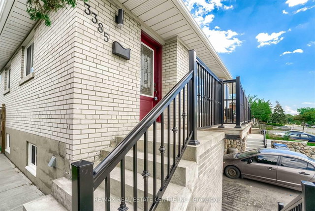 #Upper - 3385 Ellengale Drive