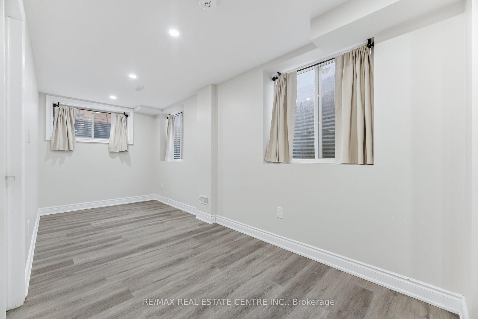 Detached House for lease at Basement Only-544-1 Beam Court, Milton, Ontario, L9E 1L4 - Ford - MLS: W12858276