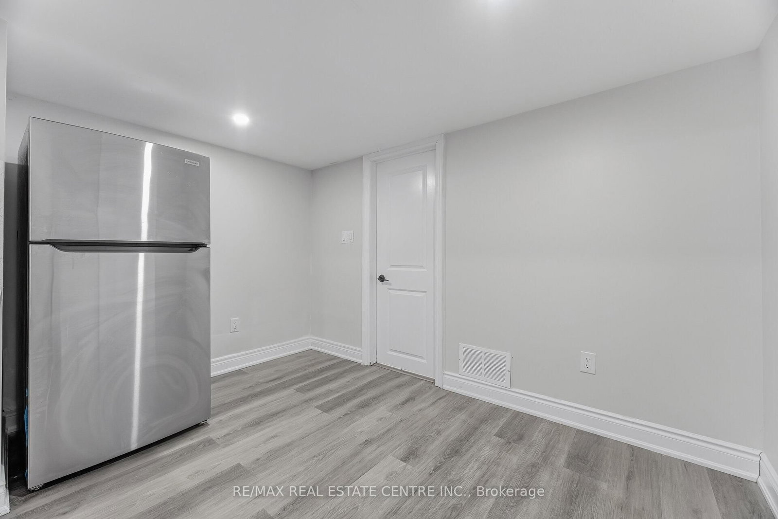 Detached House for lease at Basement Only-544-1 Beam Court, Milton, Ontario, L9E 1L4 - Ford - MLS: W12858276