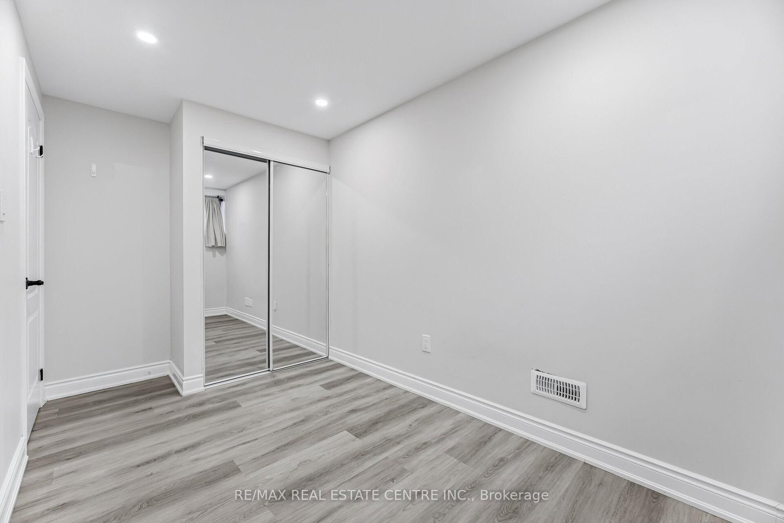 Detached House for lease at Basement Only-544-1 Beam Court, Milton, Ontario, L9E 1L4 - Ford - MLS: W12858276