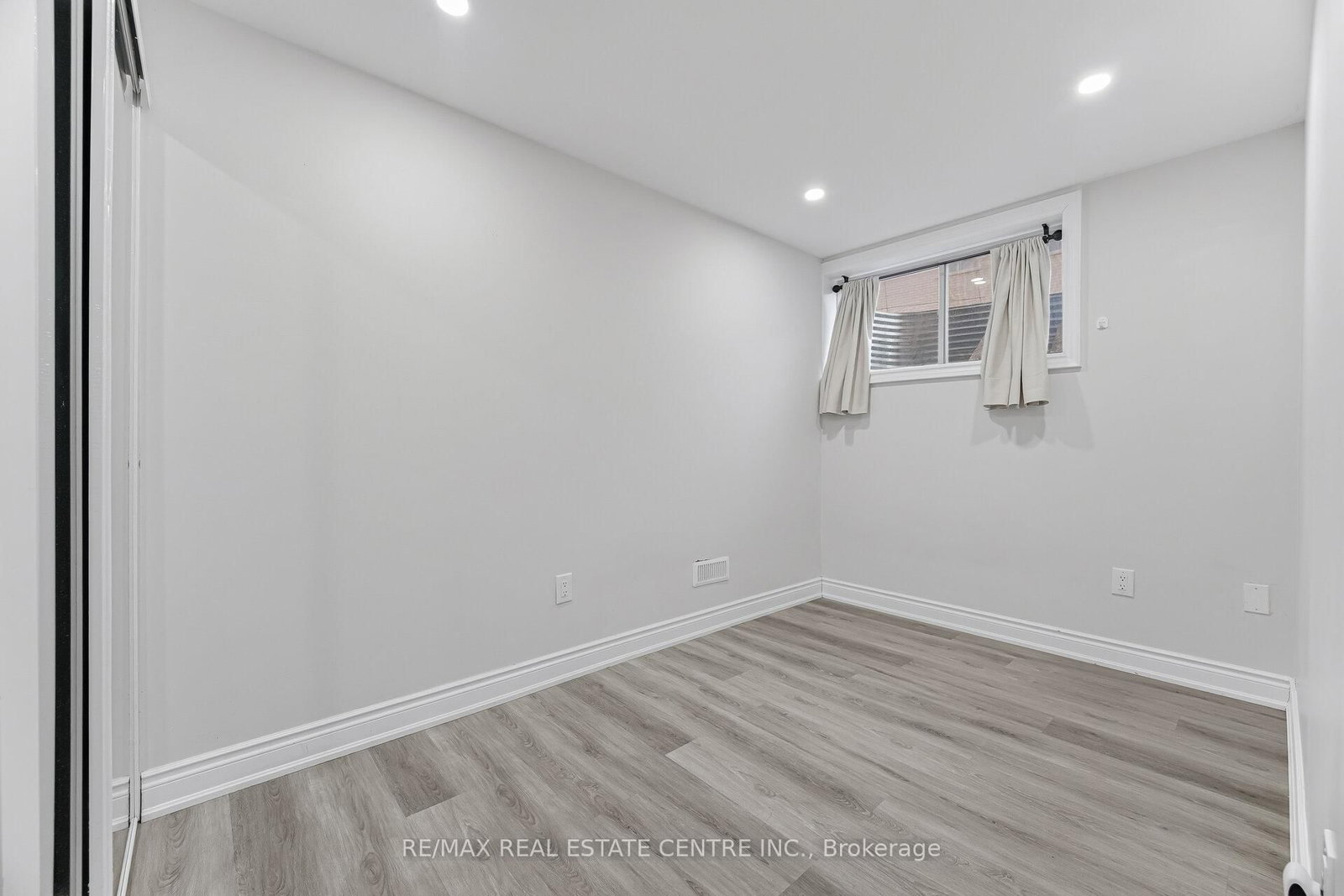 Detached House for lease at Basement Only-544-1 Beam Court, Milton, Ontario, L9E 1L4 - Ford - MLS: W12858276