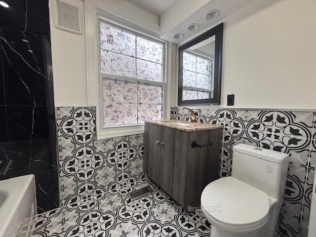 Detached House for sale at 134 Queen Street, Caledon, Ontario, L7E 2M7 - Bolton West - MLS: W12858328