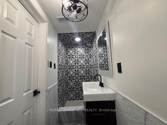 Detached House for sale at 134 Queen Street, Caledon, Ontario, L7E 2M7 - Bolton West - MLS: W12858328