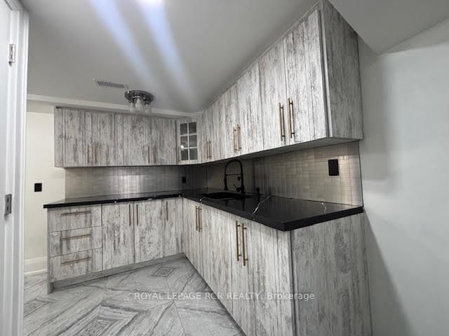 Detached House for sale at 134 Queen Street, Caledon, Ontario, L7E 2M7 - Bolton West - MLS: W12858328