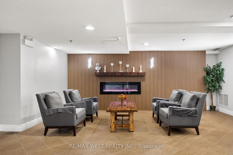 208 - 4 Dayspring Circ, Brampton, L6P 2Z5 | Image 2