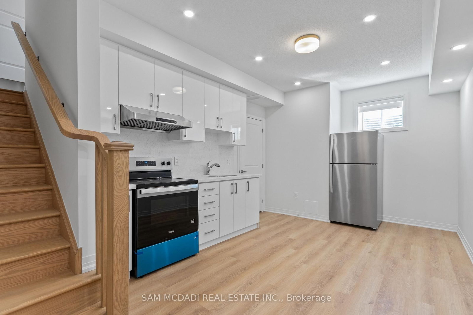 4 Timber Falls Drive, Unit Lower