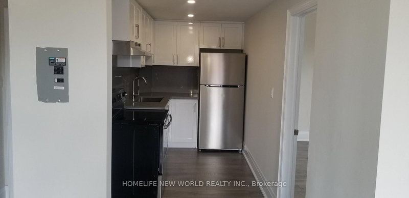 2 - 3481 Lakeshore Blvd W, Toronto, M8W 1N5 | Image 3