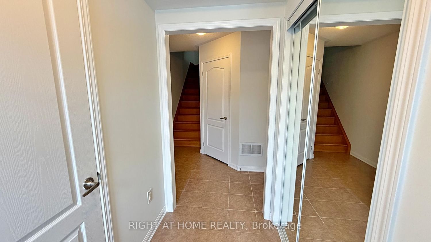 Townhouse for sale at 275 Woodley Crescent, Milton, Ontario, L9T 8B8 - Willmott - MLS: W12858994