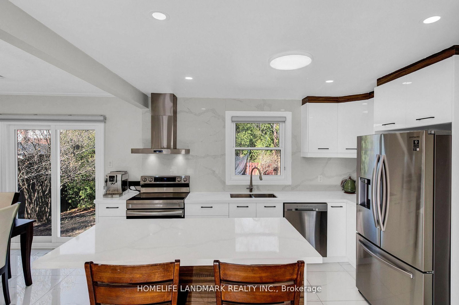 Detached House for sale at 431 Walker's Line, Burlington, Ontario, L7N 2C9 - Shoreacres - MLS: W12859110