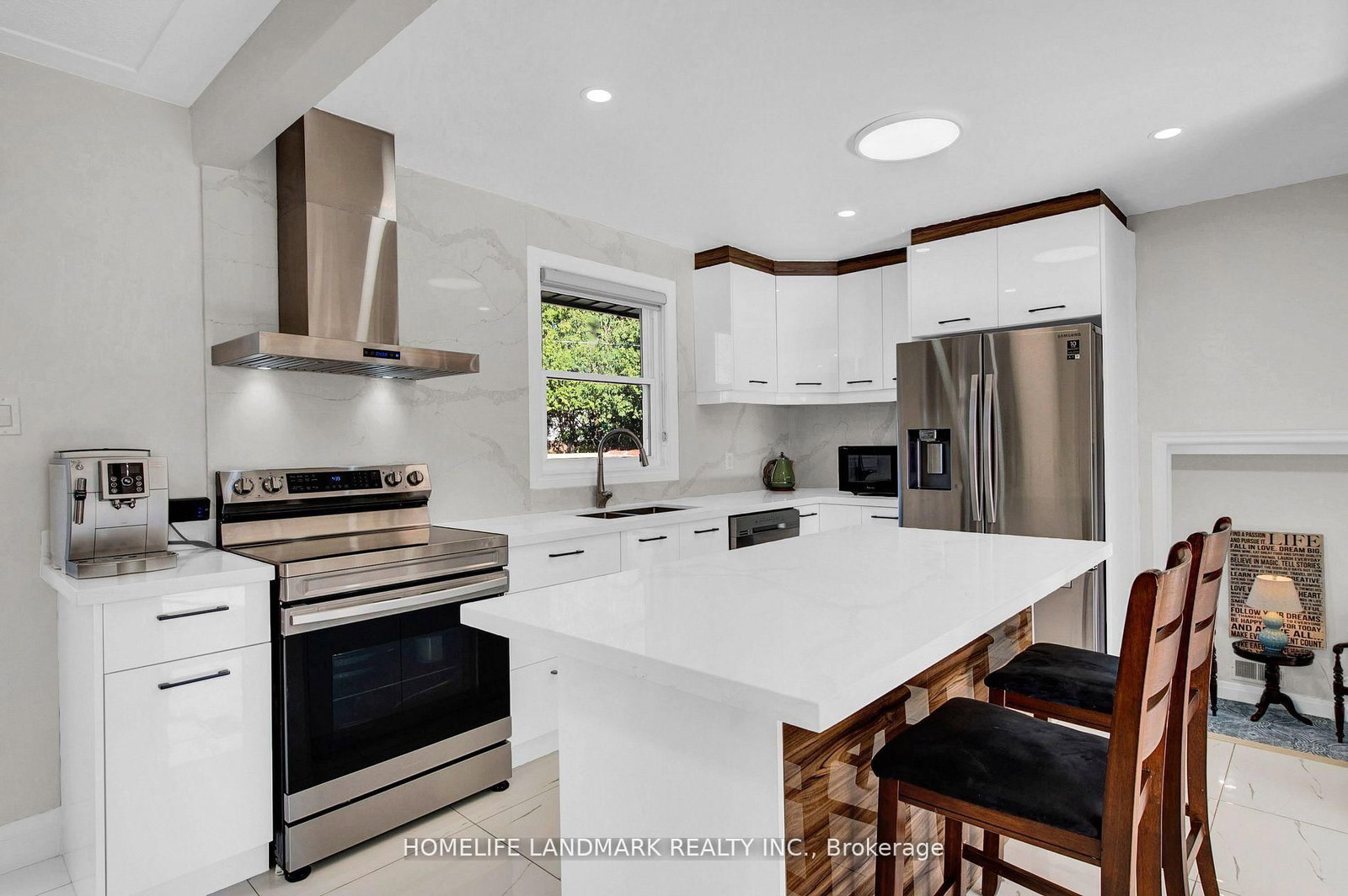 Detached House for sale at 431 Walker's Line, Burlington, Ontario, L7N 2C9 - Shoreacres - MLS: W12859110