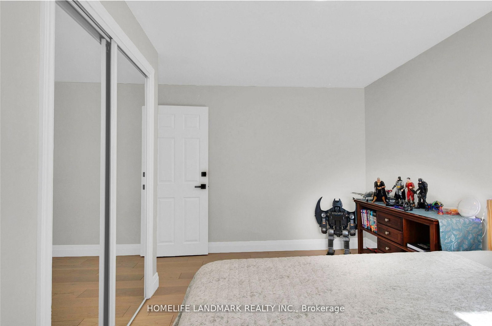 Detached House for sale at 431 Walker's Line, Burlington, Ontario, L7N 2C9 - Shoreacres - MLS: W12859110