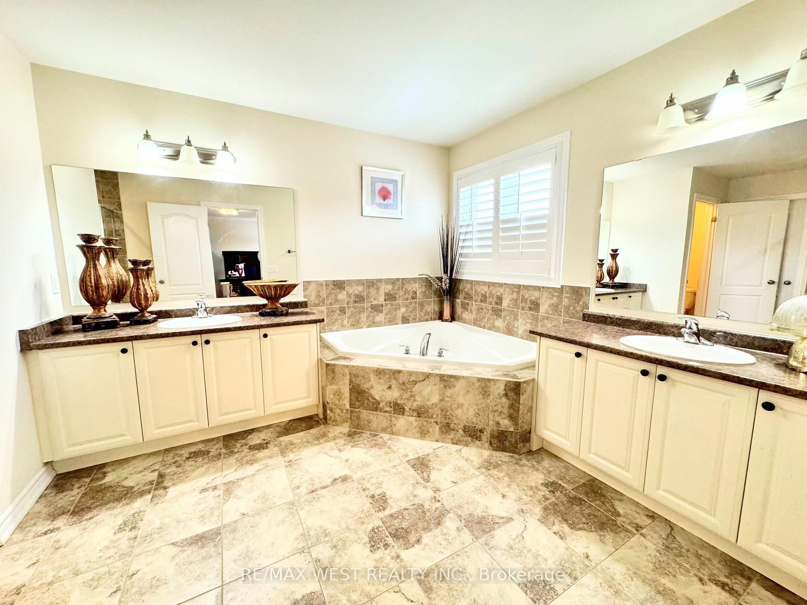 Detached House for sale at 24 Maple Cider Street, Caledon, Ontario, L7C 4B8 - Rural Caledon - MLS: W12859210