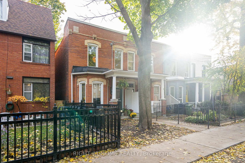 7 Gwynne Ave, Toronto, M6K 2C2 | Image 2