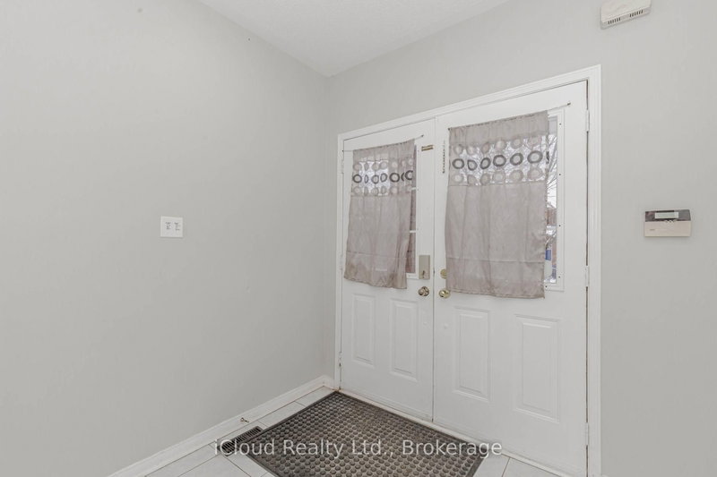 Main/2nd Flr - 3141 Turbine Cres, Mississauga, L5M 6W1 | Image 2