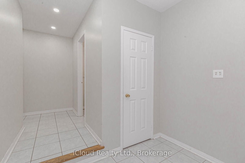 Main/2nd Flr - 3141 Turbine Cres, Mississauga, L5M 6W1 | Image 3