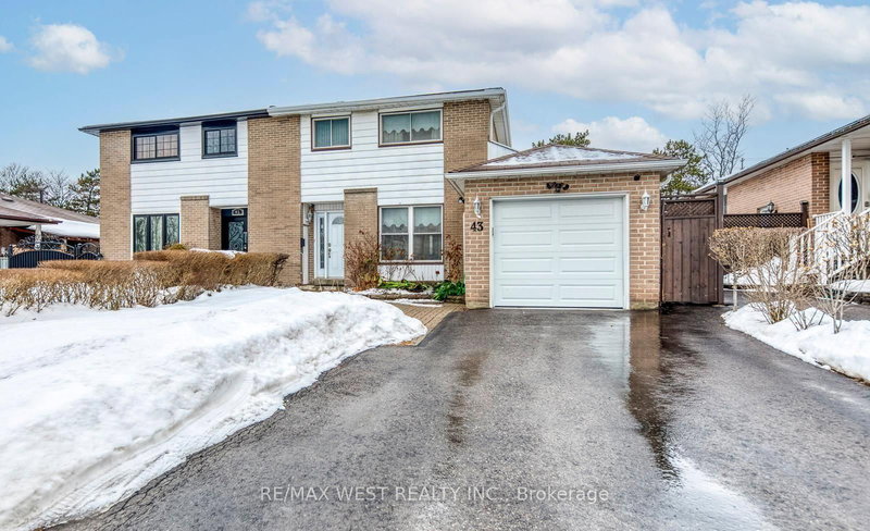 43 Flamingo Cres, Brampton, L6T 2G6 | Image 2