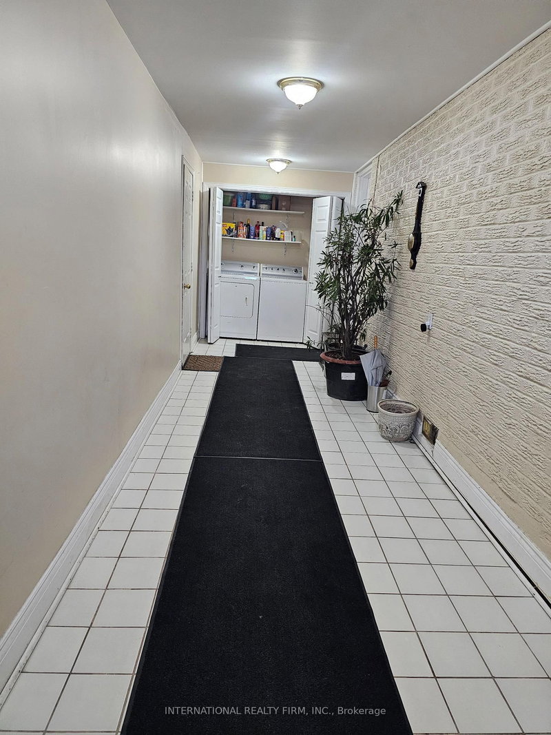 3602 Dunrankin Dr, Mississauga, L4T 1V9 | Image 3