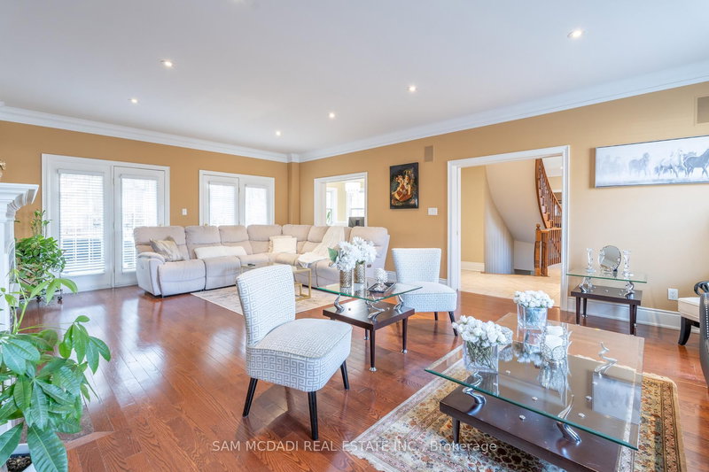 3248 Barchester Crt, Mississauga, L5L 5Z1 | Image 3