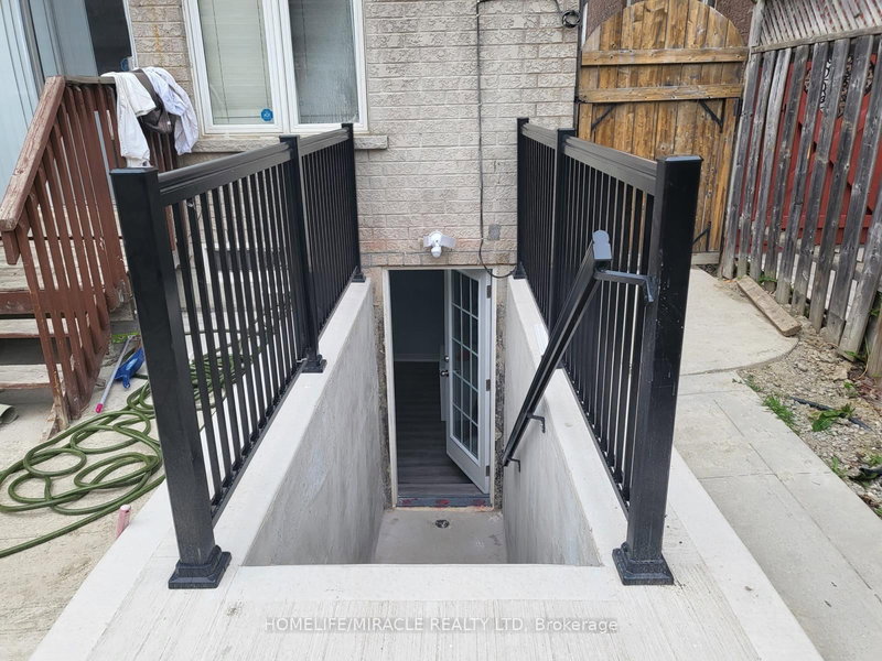 Bsmt - 25 Silent Pond Cres, Brampton, L6V 4R6 | Image 2