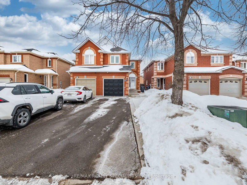 3927 Rippleton Lane, Mississauga, L5N 6Z8 | Image 2