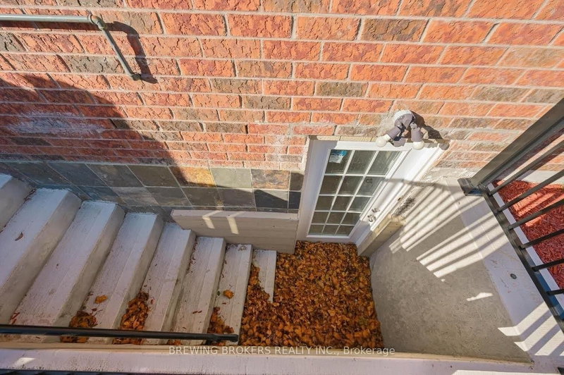 51 Jack Rabbit Cres, Brampton, L6R 2E4 | Image 2