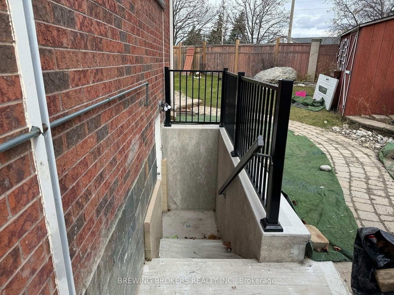 51 Jack Rabbit Cres, Brampton, L6R 2E4 | Image 3