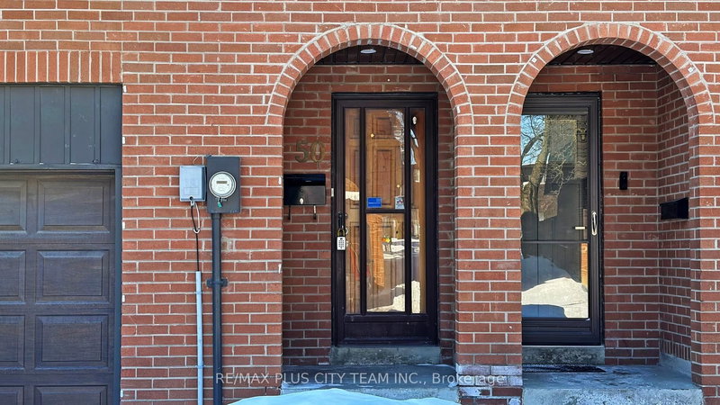 50 Darras Crt, Brampton, L6T 1W7 | Image 2