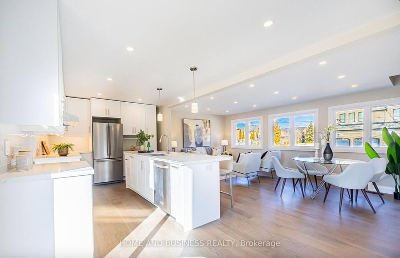 1326 Meredith Ave, Mississauga, L5E 2E7 | Image 2