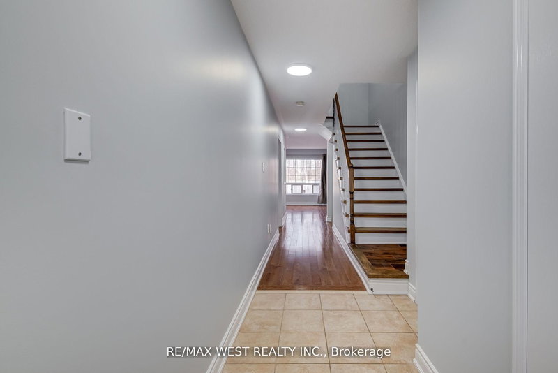 77 - 7360 Zinnia Pl, Mississauga, L5W 2A4 | Image 3