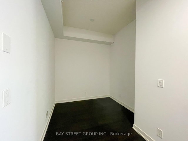 513 - 2212 Lake Shore Boulevard W