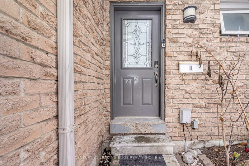 9 - 399 Vodden St E, Brampton, L6V 3V1 | Image 3