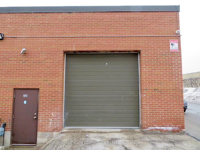 723 Garyray Dr, Toronto, M9L 1R2 | Image 2